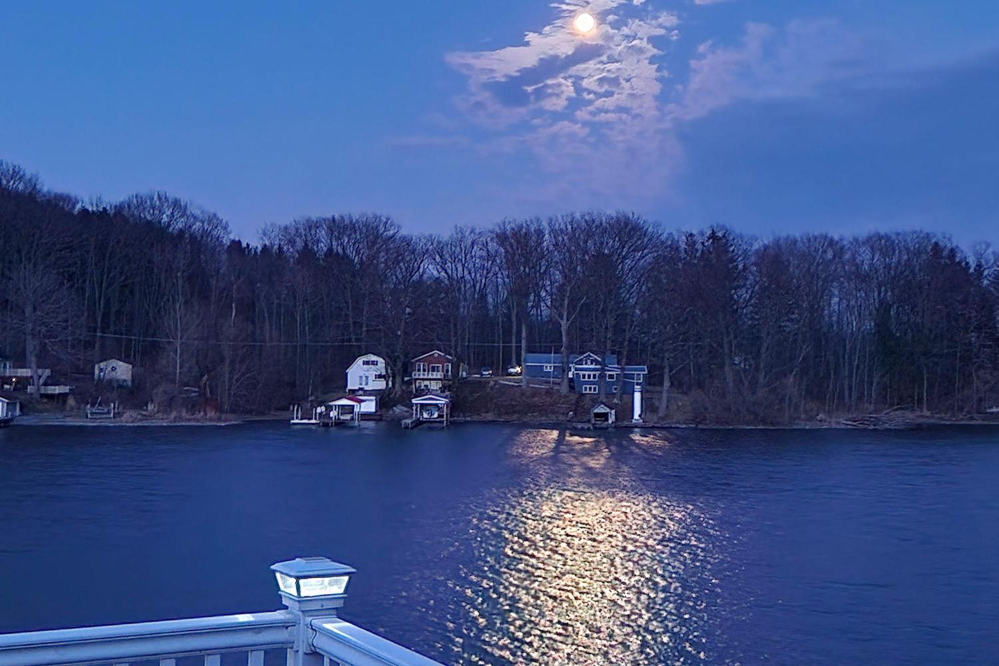Waterfront Wolcott Vacation Rental With Deck And Views Luaran gambar